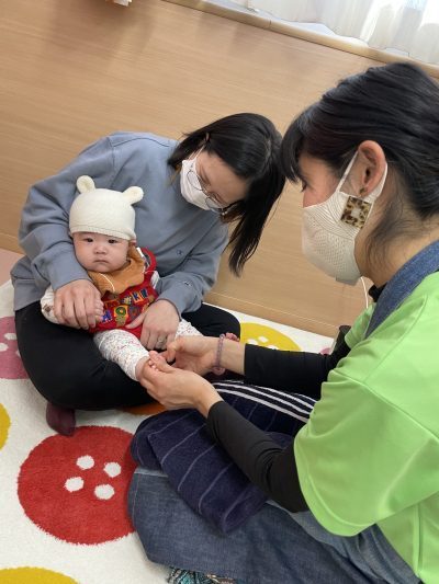 ★赤ちゃんにフットマッサージ～睡眠ぐっすり効果～★を開催しました！（komodo）