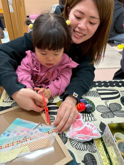 ★バレンタインクラフト～足型アート～★を開催しました（komodo）