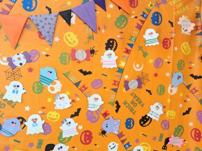 ☆スタッフと一緒に飾ろう♪~ハロウィンのおばけ☆（ドレミひろば）